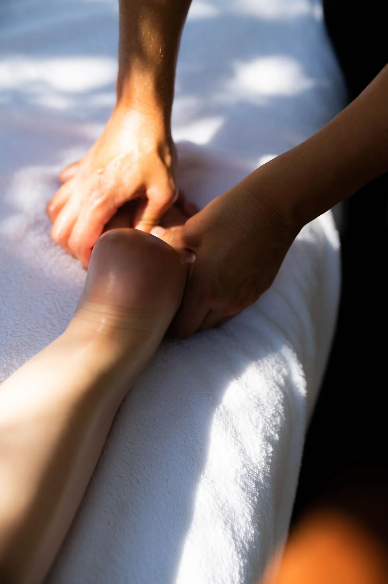 Soin des pieds et modelage drainant des jambes